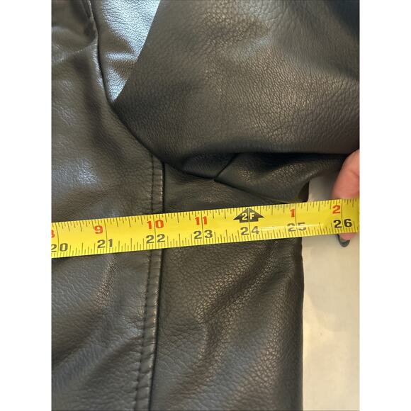 Levi's Men’s Jacket Sz Large Iconic Black Faux Leather Jean Trucker Style Moto - Picture 11 of 16